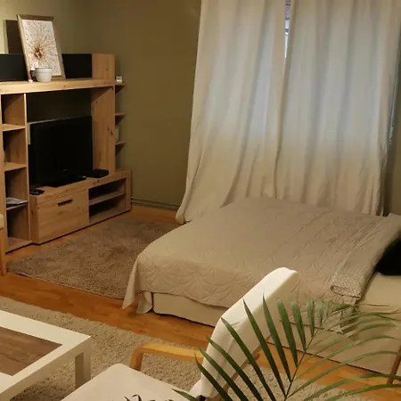 Crystal كراغوييفاك